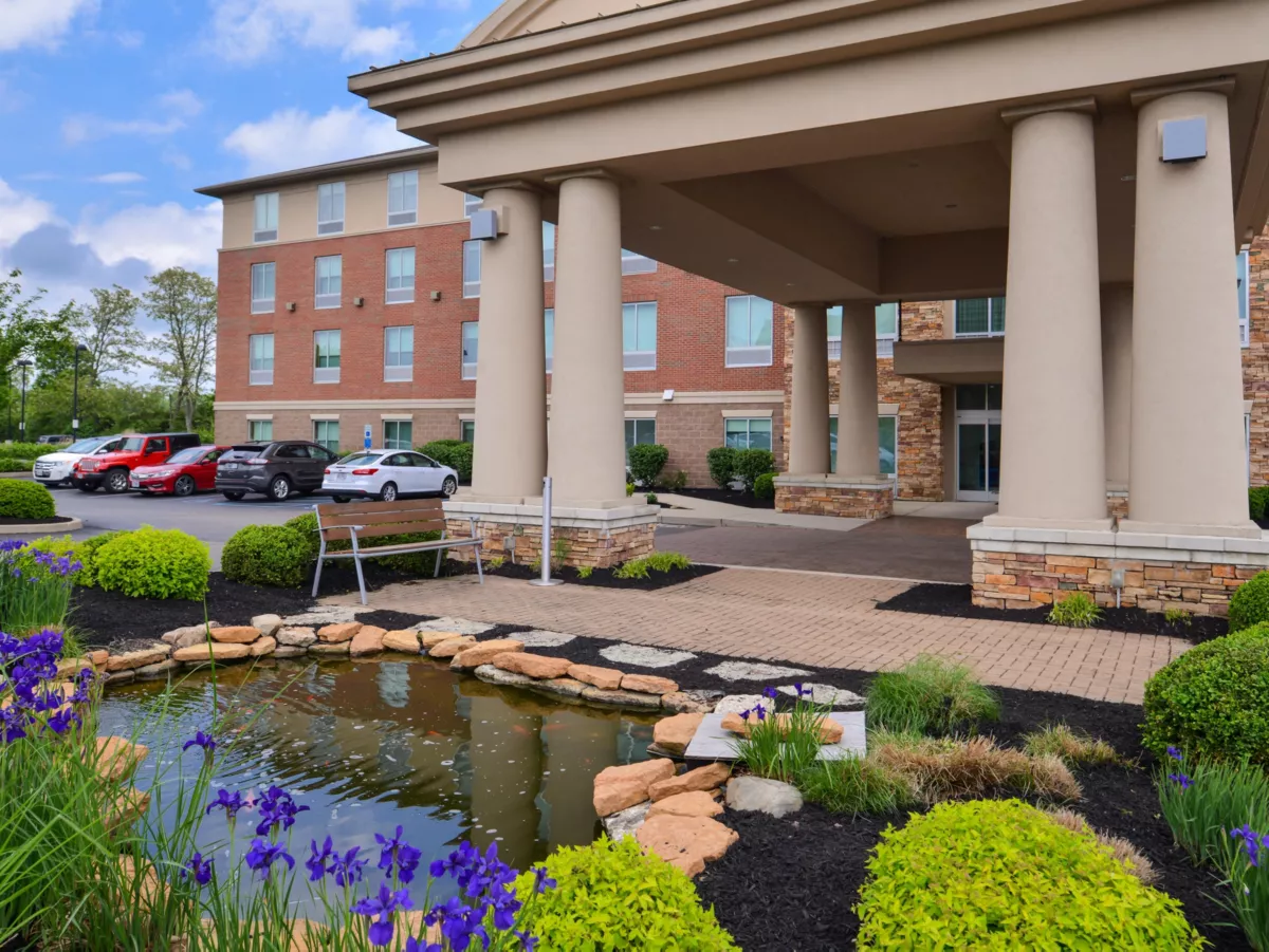 Holiday Inn Express garden courtyard