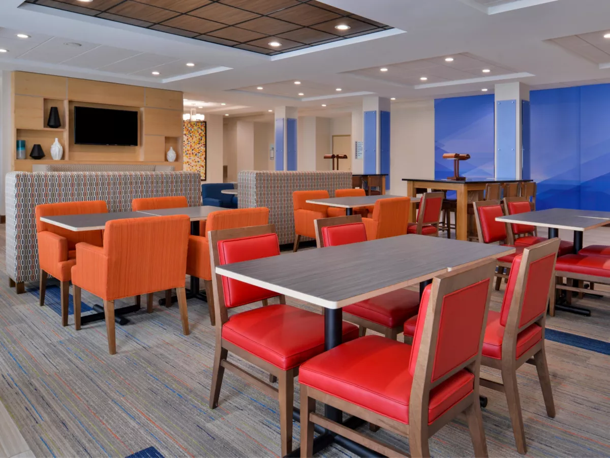 Holiday Inn Express breakfast seating