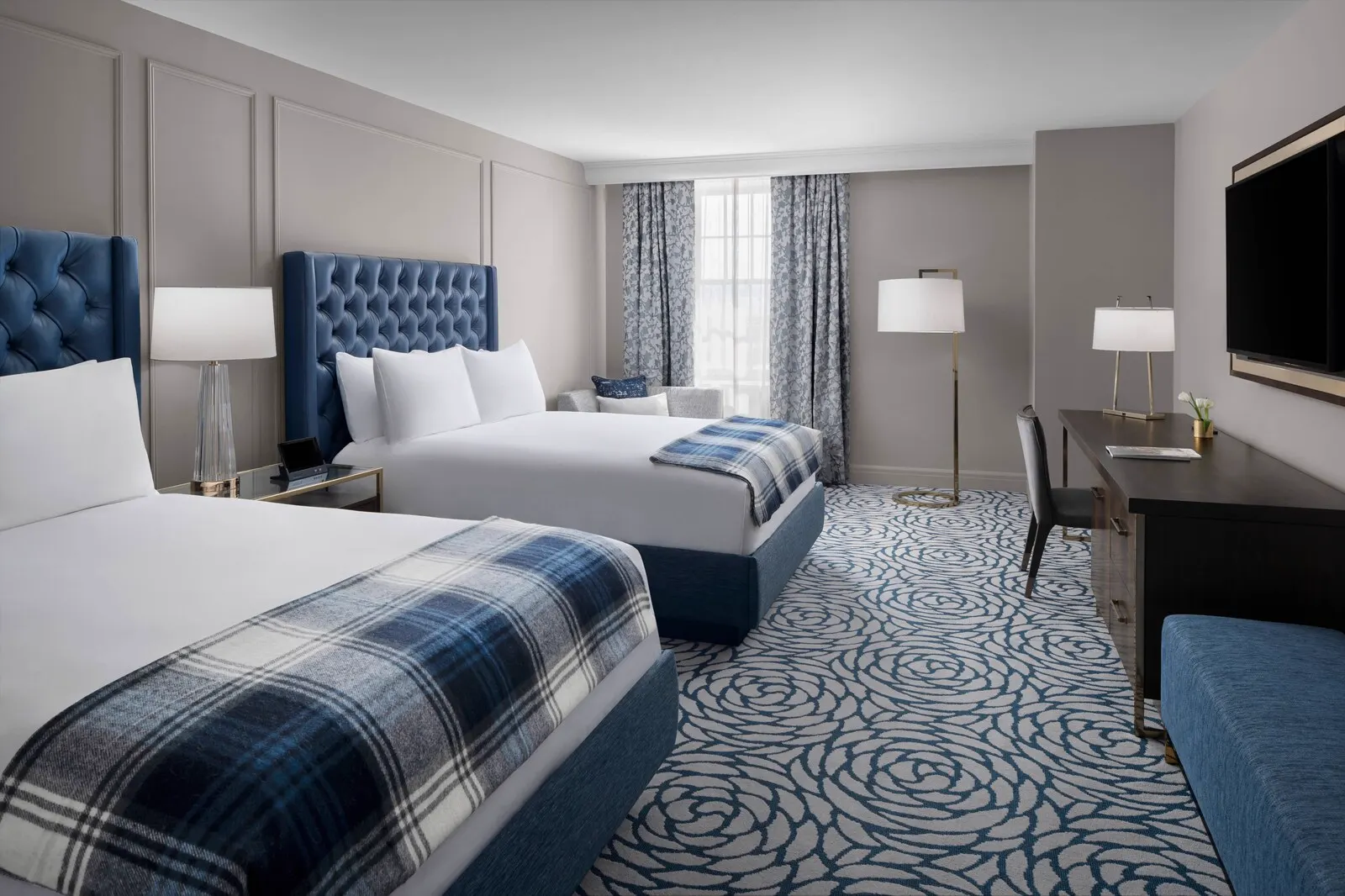 The Lytle Park Hotel queen room
